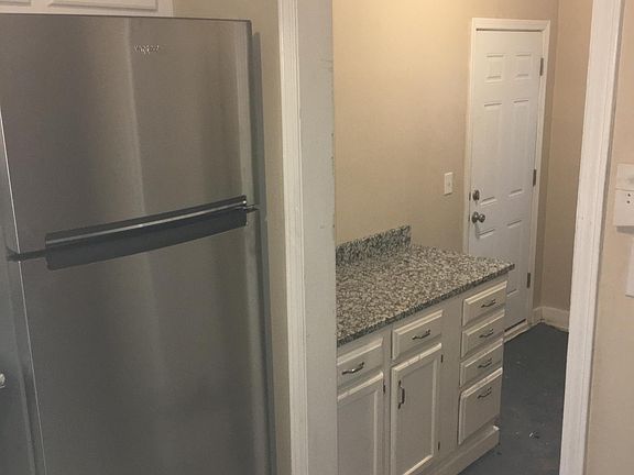3rd image of 9208 Cherry St