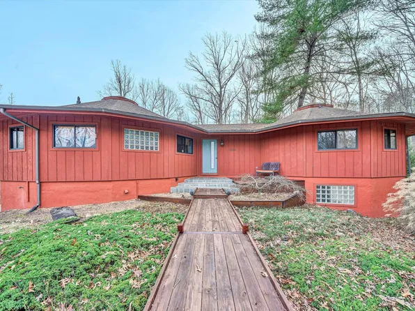 1099 Rising Star Dr, Bedford, VA 24523