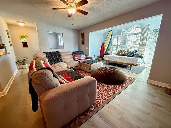 4th image of 4380 Daphne Ln. #H