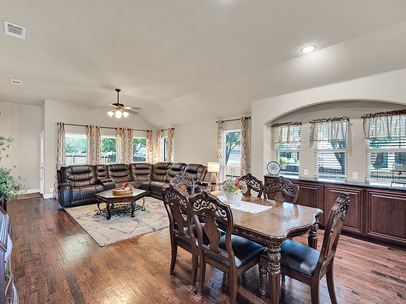 5th image of 902 Calder Ct