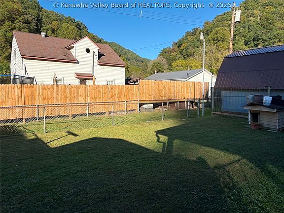3rd image of 864 McKinley St