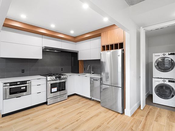 3rd image of 3707 Blackstone Pl #504