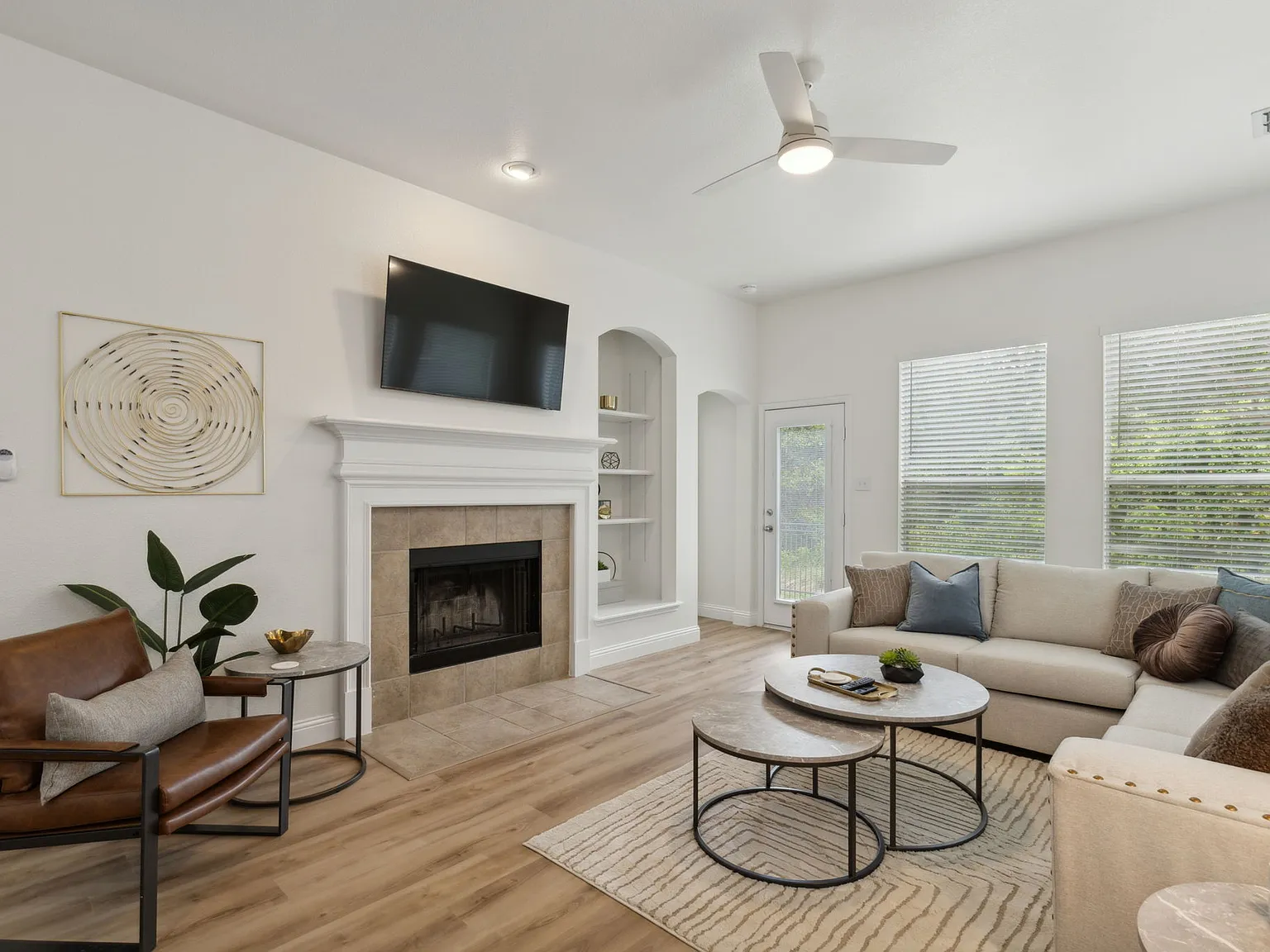 5 bed, 2.5 bath, 2459 sqft, $7,938 — Photo 4