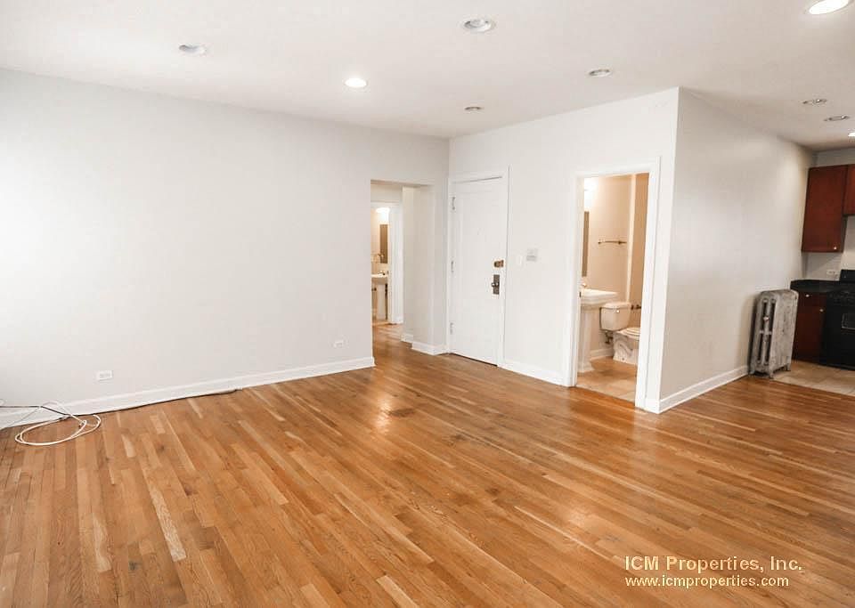 1st image of 3900 N Pine Grove Ave #1N