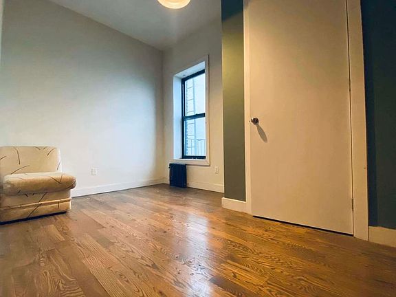 4th image of 553 Howard Ave #A
