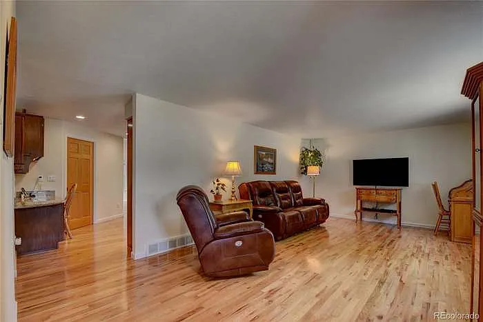409 S Alkire St — Photo 5