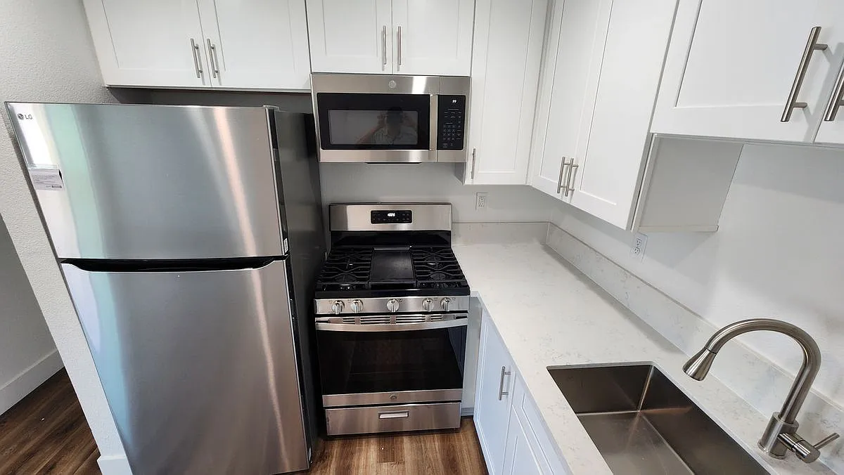 2 bed, 1.0 bath, 720 sqft, $3,150 — Photo 3