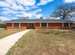 15 45th St SW, Paris, TX 75460