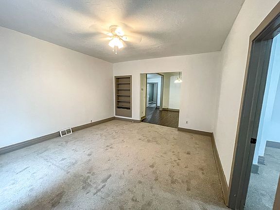 4th image of 4731 Meredeth St #1