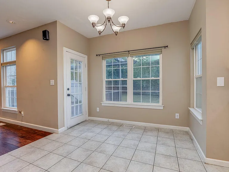 800 Sherrard Ct — Photo 15