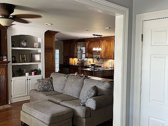 4th image of 209 Sunset Ave