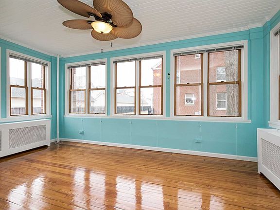 5th image of 314 Ellington Ave E