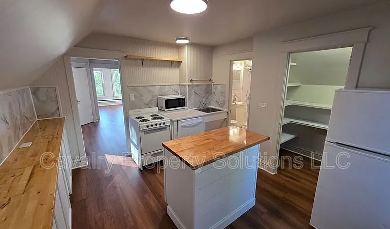 617 E 8th St #2 — Photo 1