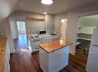 617 E 8th St #2, Duluth, MN 55805