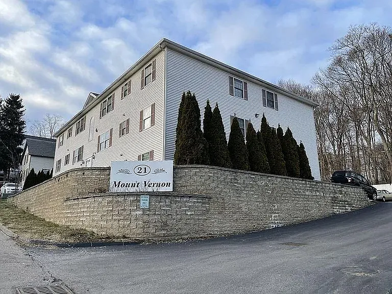 21 Mount Vernon St #1B