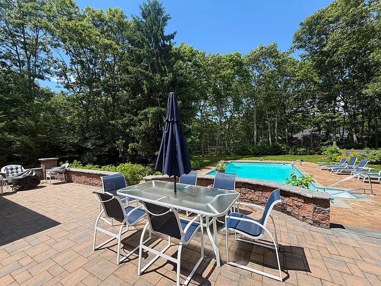 27 Wooded Oak Ln — Photo 2