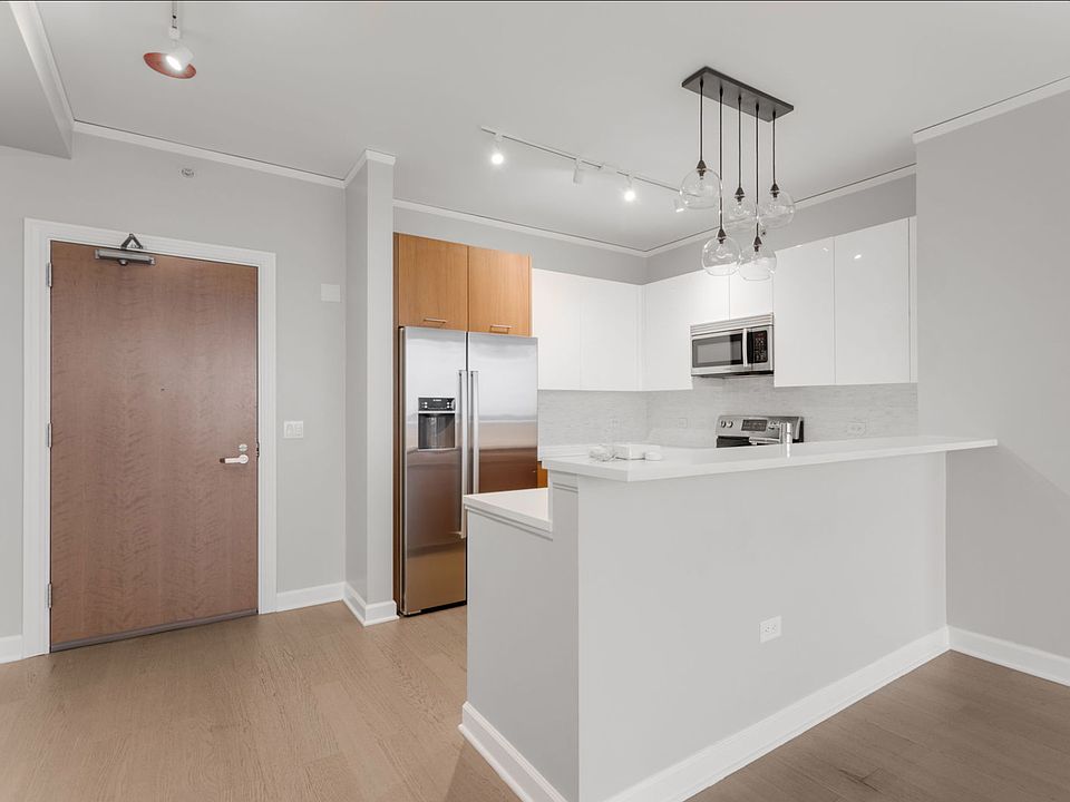 Modern and updated condo!