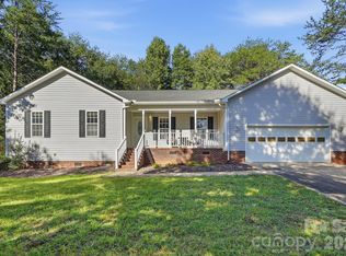 3649 Navajo Dr, Maiden, NC 28650