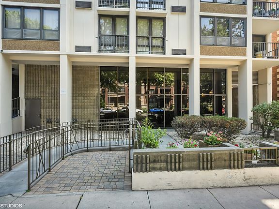 2nd image of 5471 S Hyde Park Blvd APT 5B