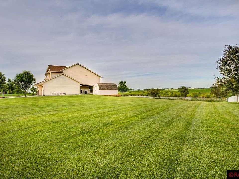 2nd image of 105 Flagstone Ln