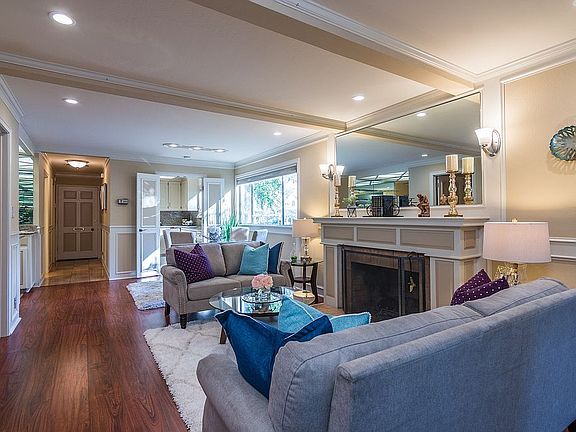 crown molding vaulted ceilng