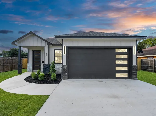 2720 Cos St, Liberty, TX 77575