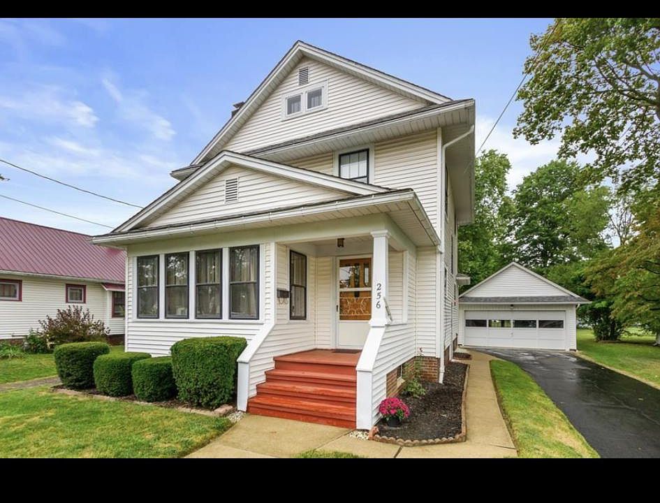 1st image of 256 E 10th St