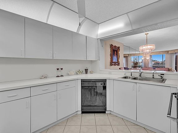 5th image of 7377 Granville Drive #311
