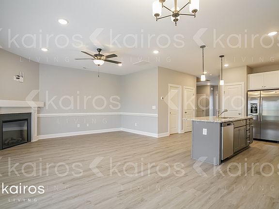 4th image of 3709 S Oak Ln Unit B