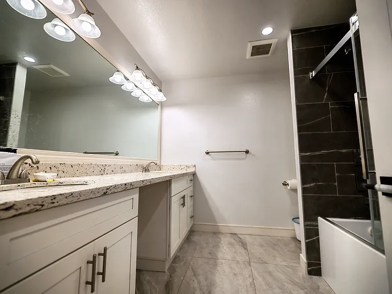 638 S Ahwanee Ter — Photo 1