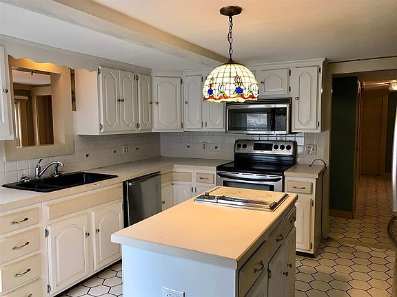 3rd image of 50 Highland St
