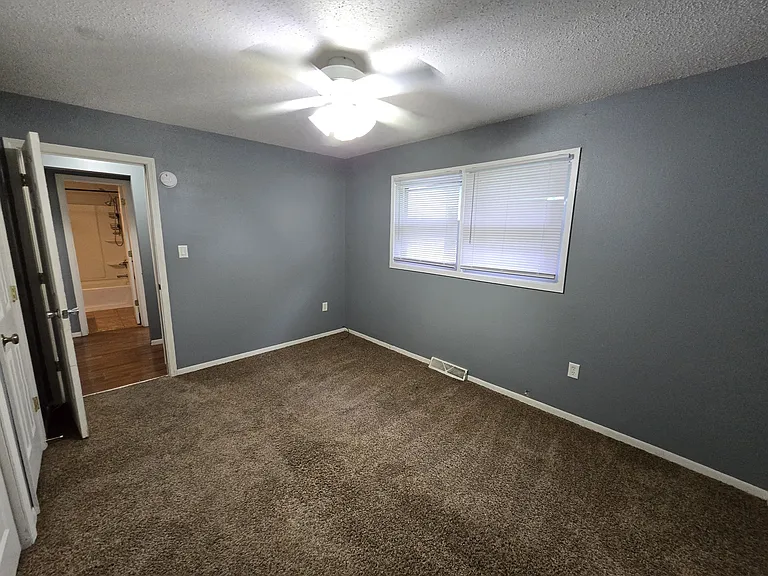 1407 Robin Rd — Photo 10