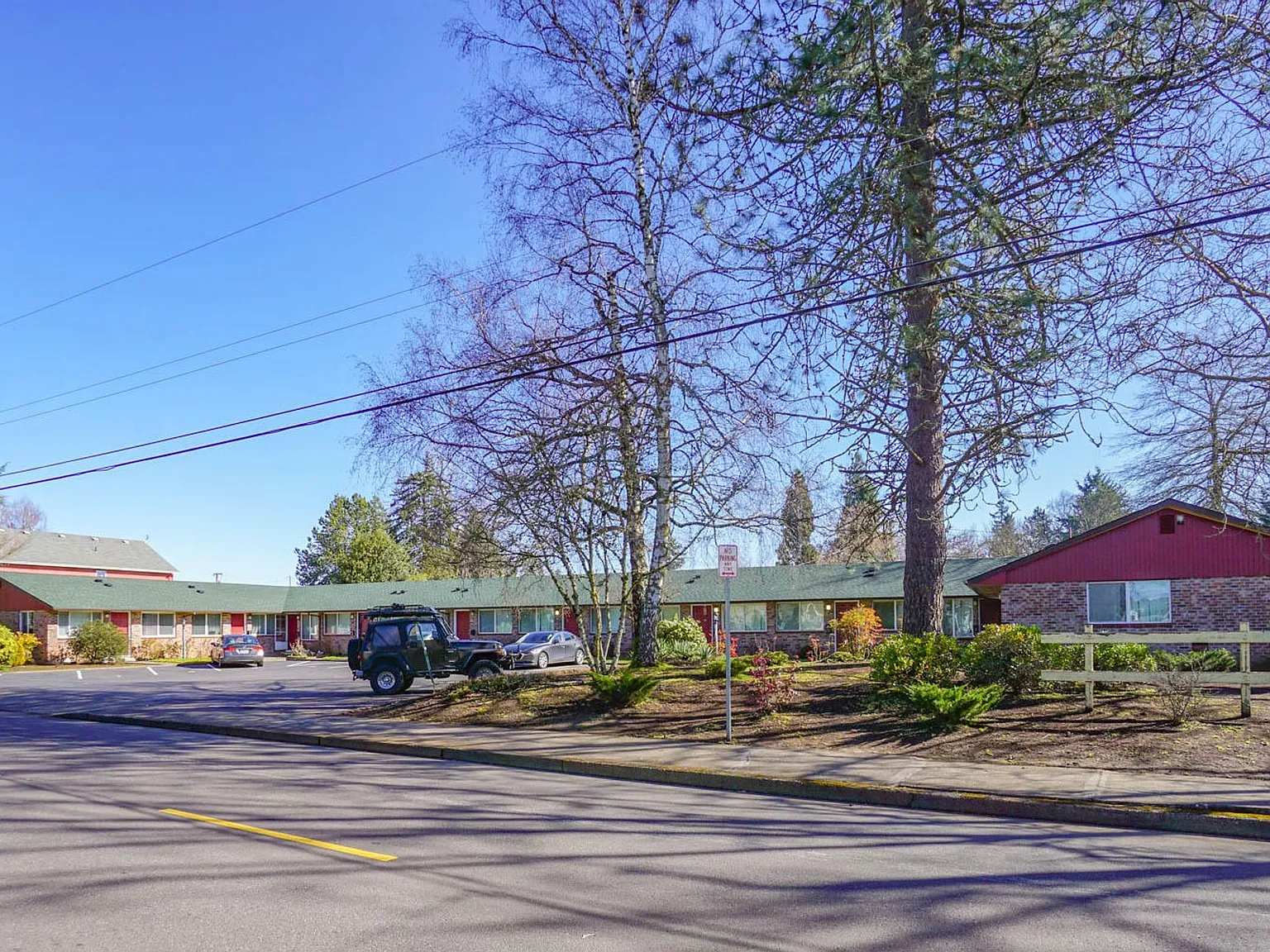 Meadowlark Apartments — Photo 2