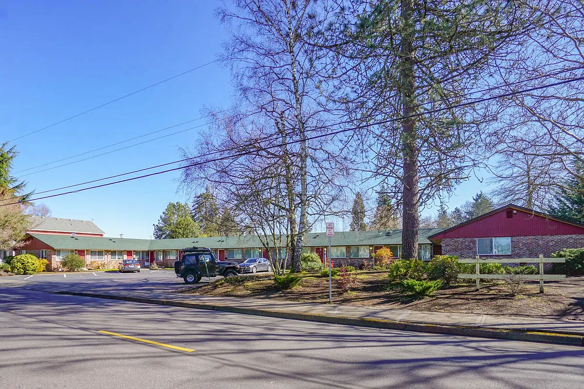 Building Photo - 470 SE 12th Ave