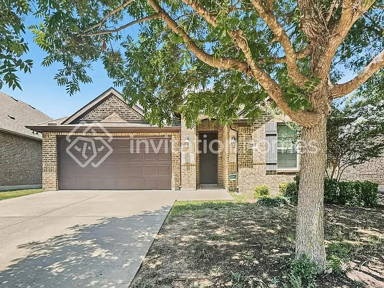 237 Dakota Dr — Photo 1