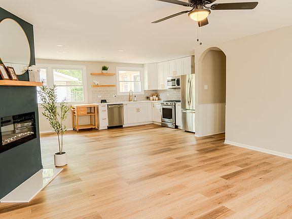 3rd image of 13110 W Playfield Dr