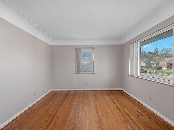 4th image of 184 Ireland Ave
