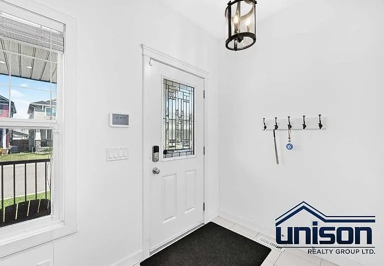 47 N Evanspark Rd NW — Photo 1