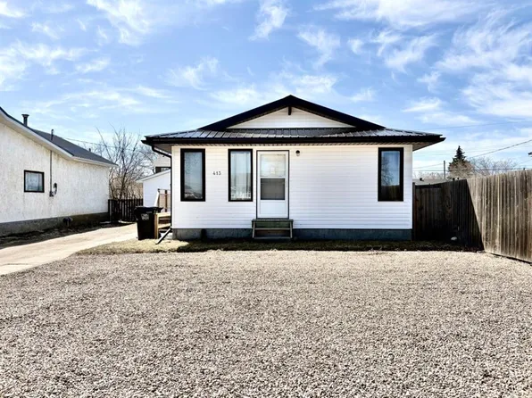 413 N 2nd Ave E, Oyen, AB T0J 2J0