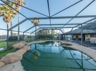 210 Amber Ln, League City, TX 77573