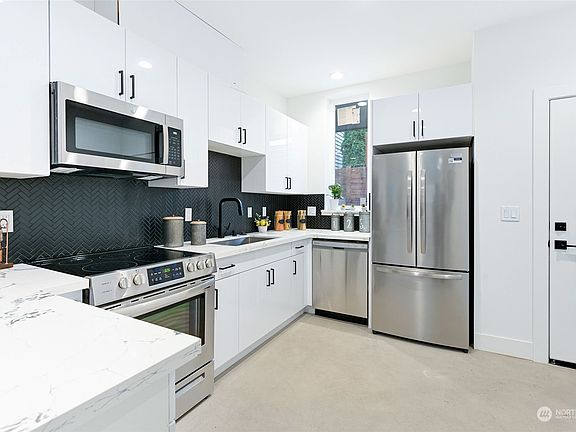 3rd image of 14023 Greenwood Avenue N #B