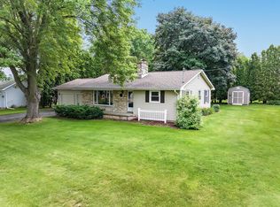 1725 Lakeshore Dr, Menasha, WI 54952