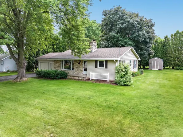 1725 Lakeshore Dr, Menasha, WI 54952