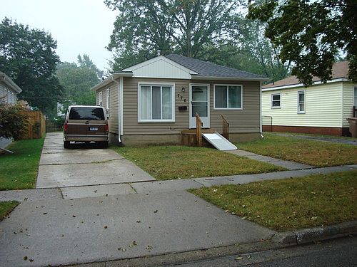 1st image of 776 E Tennyson Ave
