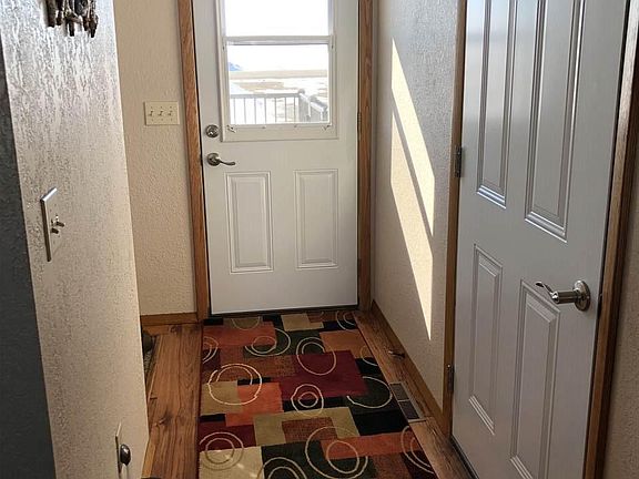 4th image of 278 S Lake Dr
