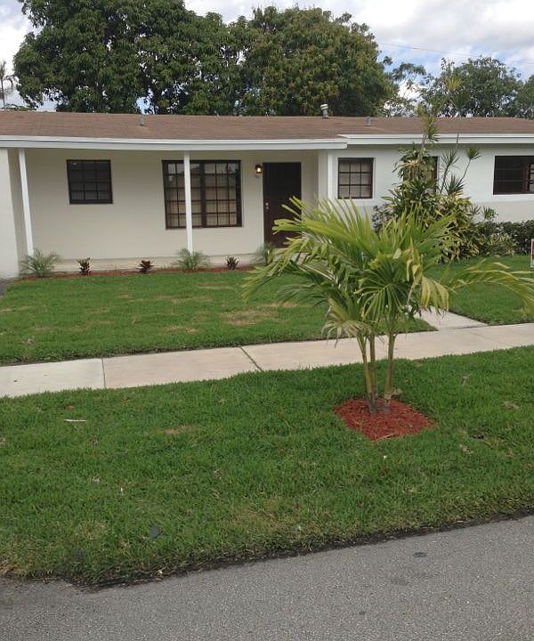 1st image of 701 NE 177th St
