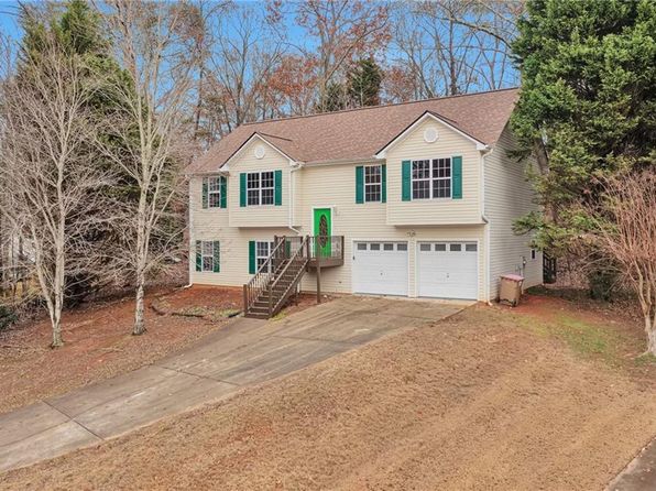 2909 Lake Hollow Rd, Gainesville, GA 30501