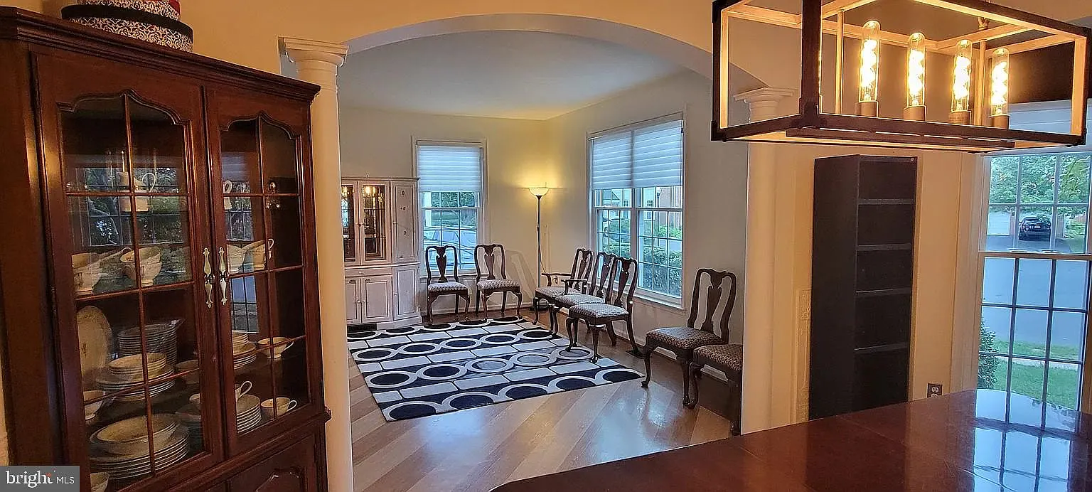 4 bed, 3.5 bath, 3686 sqft, $4,750 — Photo 3