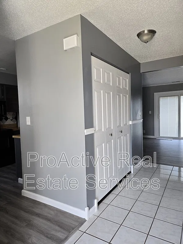 2 bed, 1.0 bath, 1000 sqft, $1,800 — Photo 2
