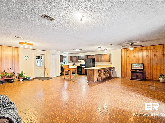 4th image of 10951 Wisteria St